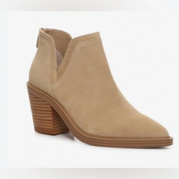 VINCE CAMUTO Reggie Tan Suede Pointed Toe Heeled Ankle Booties Size 6 - Picture 1 of 10